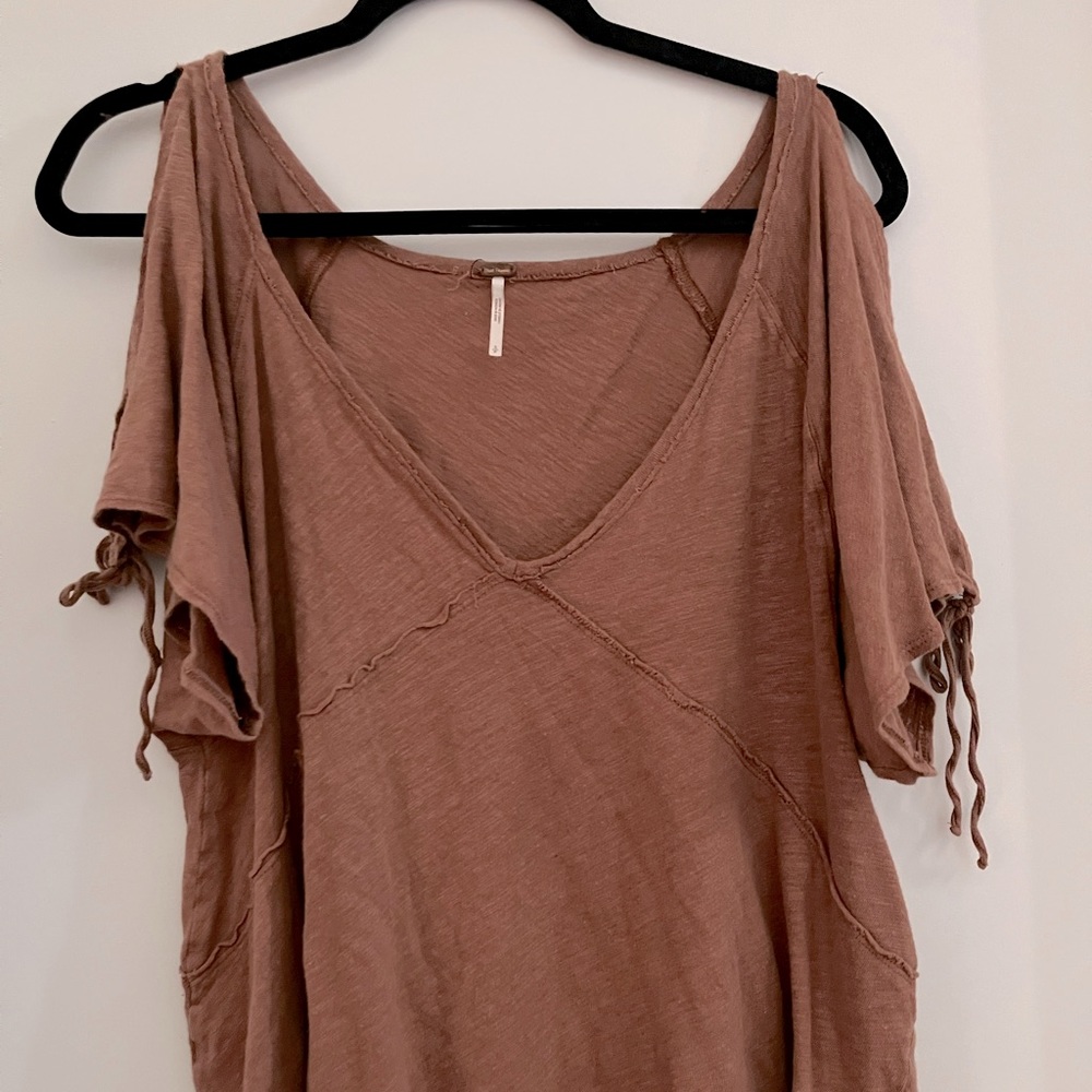 FREE PEOPLE FLOWY VNECK